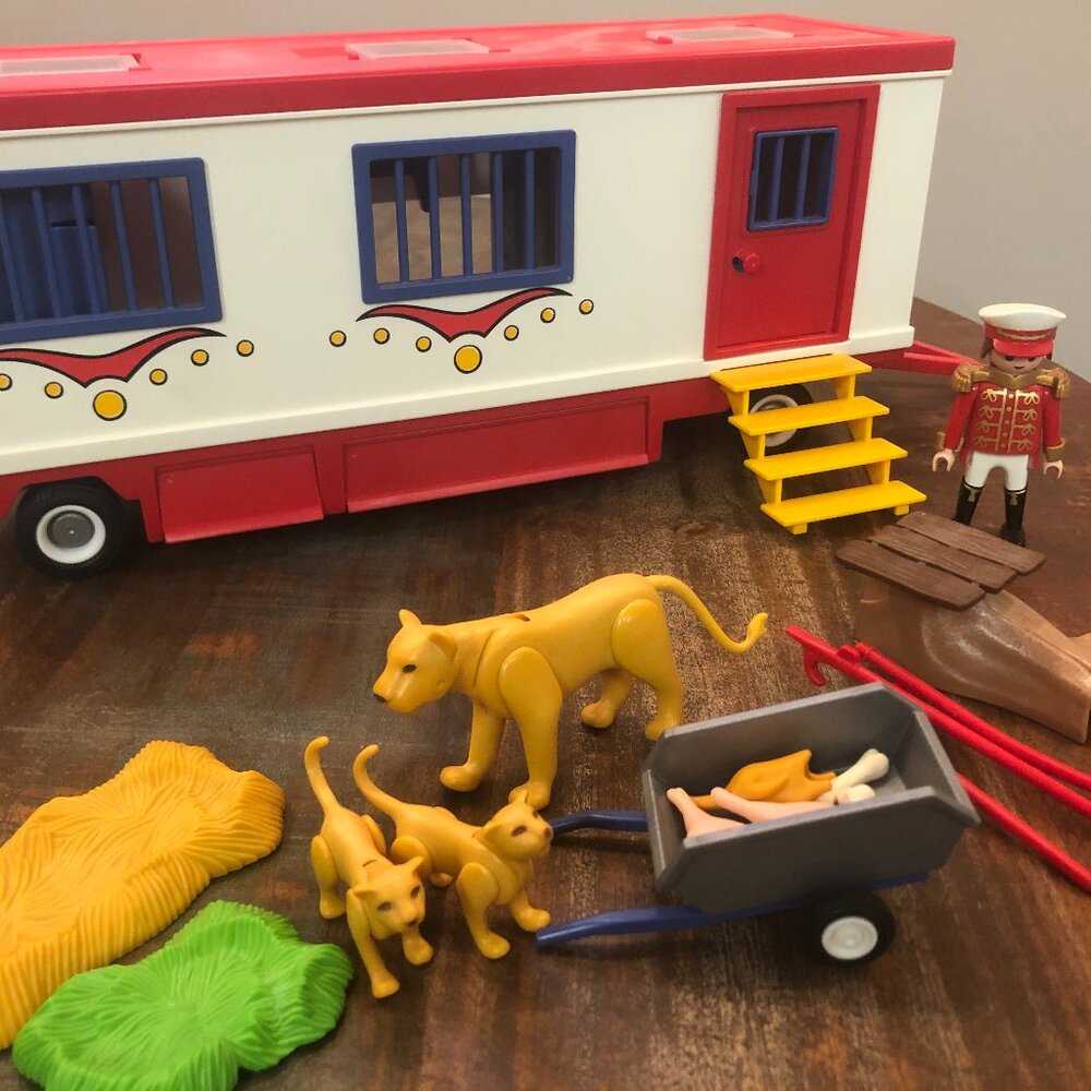 Playmobil Vintage Circus Trailer